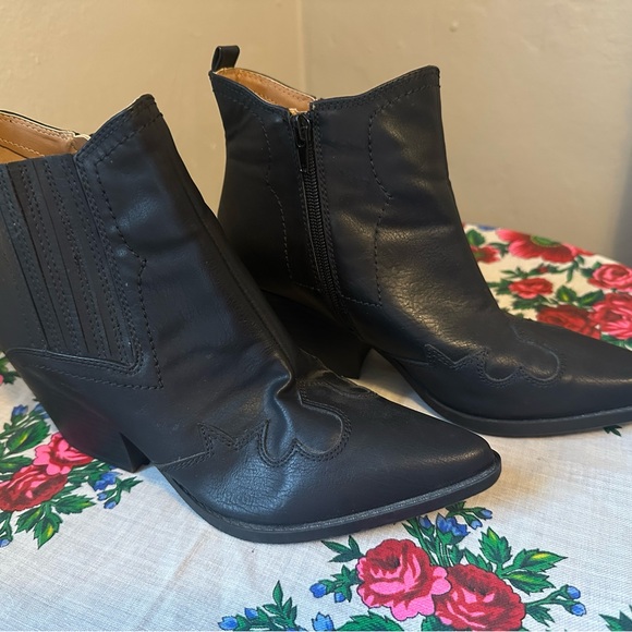 Indigo Shoes - Indigo Rd Black Ankle Booties